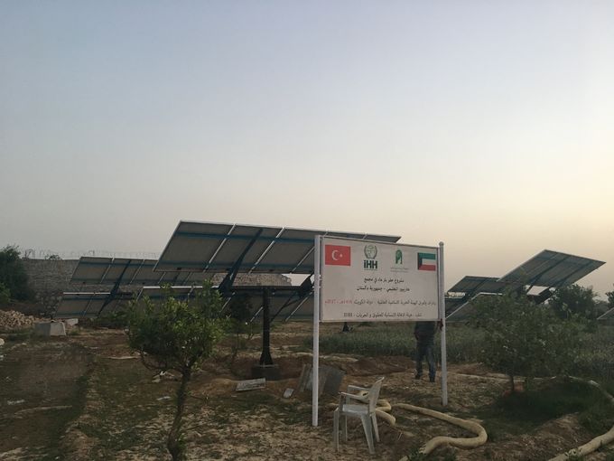 Système d'irrigation 380v actionné solaire triphasé, kit solaire de pompe de puits d'eau 22kw