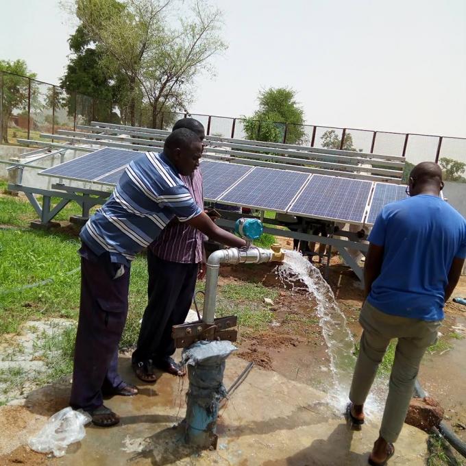 C.C 3.7kw à l'inverseur solaire à C.A. pour automatiquement commencent et arrêtent le système d'irrigation solaire